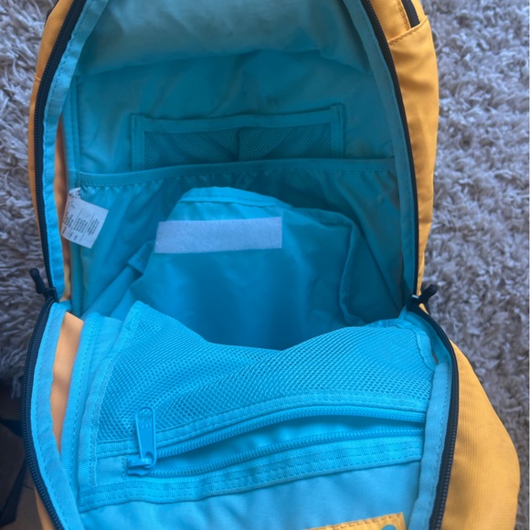 nike backpack running Track lined phone pocket on the vest Nike hiking or running Backpack